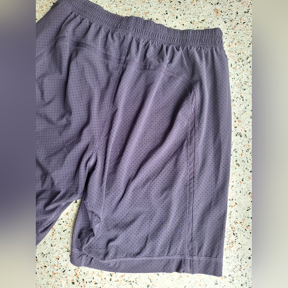 94 Lululemon Run Response Short - Picture 11 of 14